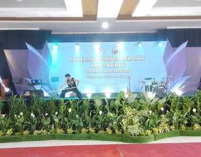 Kenichi saat tanpil memperagakan gerakan Wushu