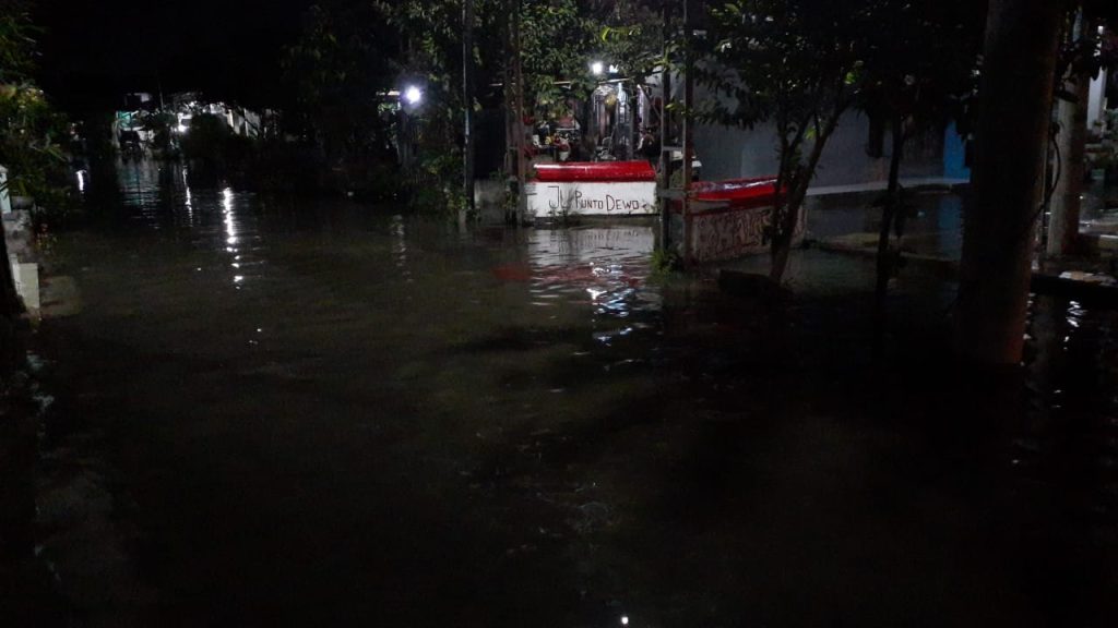 Banjir di Dukuh Karangturi, Desa Setrokalangan, Kecamatan Kaliwungu, Kudus.