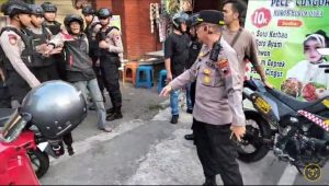 Mabuk meresahkan.
