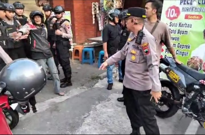 Mabuk meresahkan.