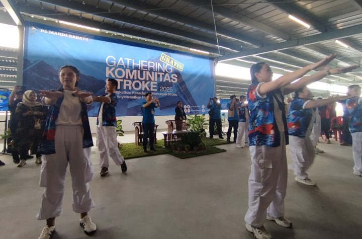 Senam untuk penyandang stroke.