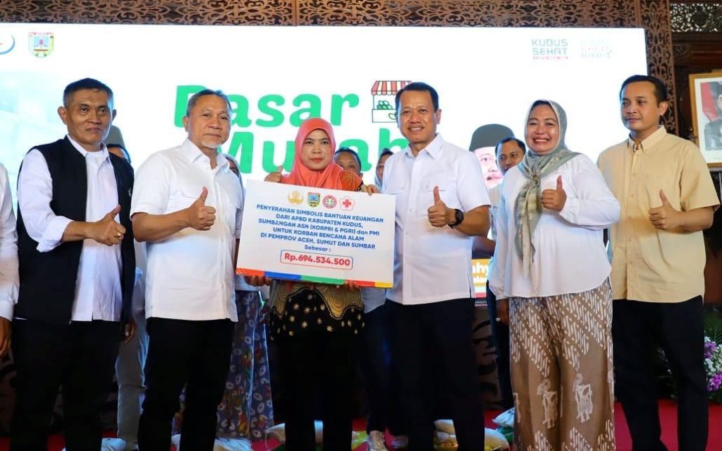 kunjungan Menteri Koordinator Bidang Pangan Zulkifli Hasan di Pendapa Kabupaten Kudus, Sabtu (20/12/2025).