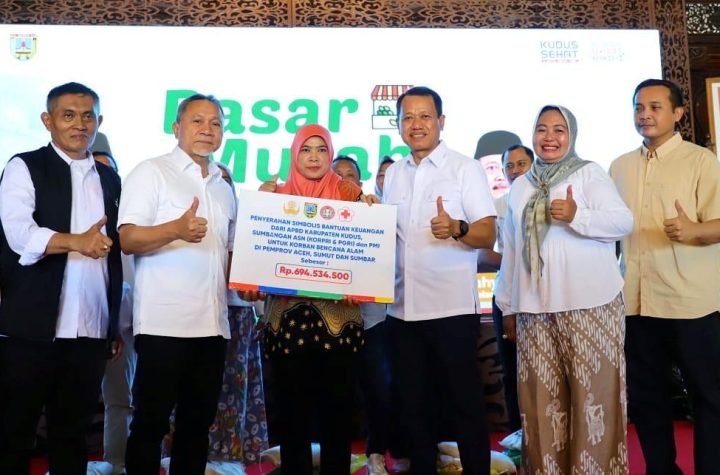 kunjungan Menteri Koordinator Bidang Pangan Zulkifli Hasan di Pendapa Kabupaten Kudus, Sabtu (20/12/2025).