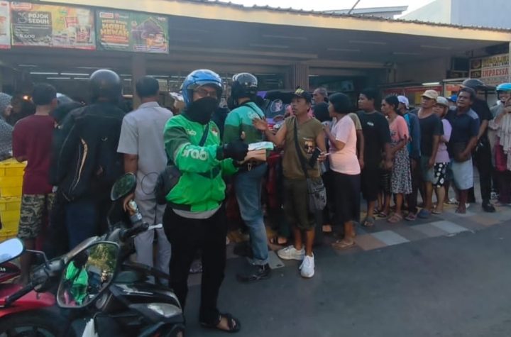 Program Warteg Gratis Alfamart Bantu UMKM dan Bagikan 60.000 Paket Bukber Selama Ramadan.