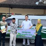 Penyerahan bantuan mobil ambulans.