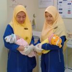 Bayi kembar.