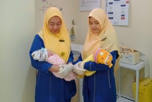 Bayi kembar.