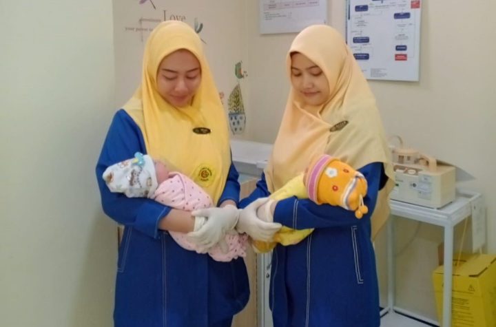 Bayi kembar.