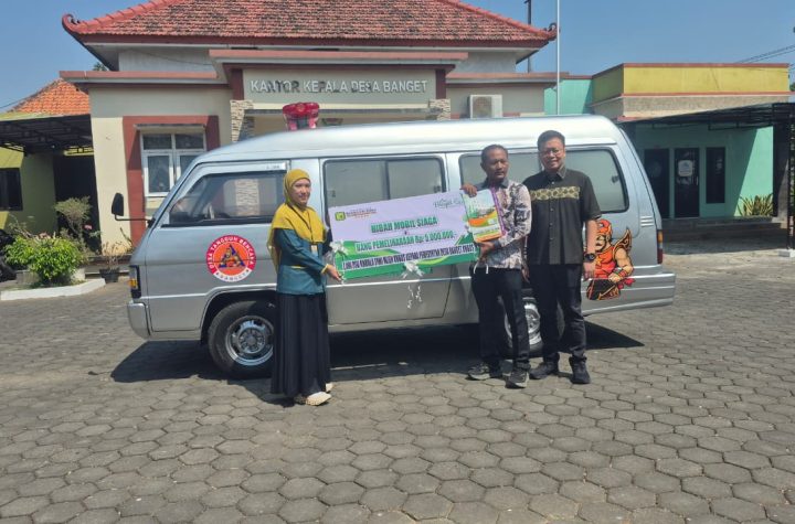 RSU Kumala Siwi Perkuat Layanan Kesehatan Warga Desa Banget dengan Ambulans